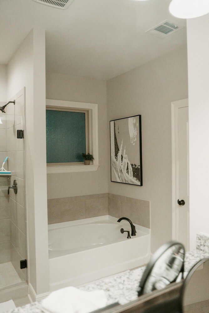 Brand New Contemporary Long Term Stay