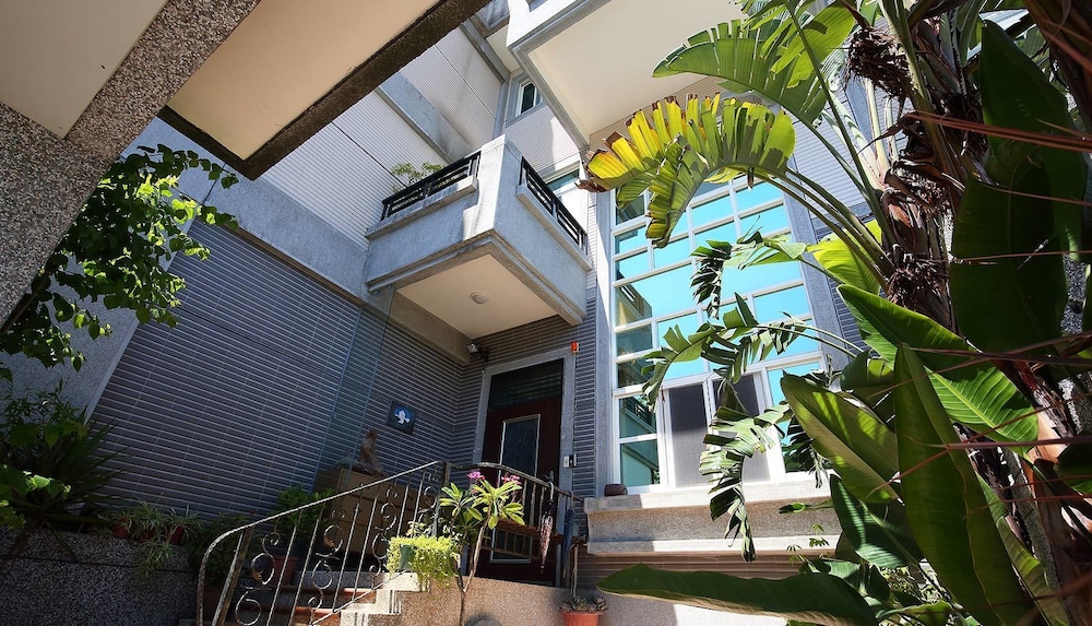 Pine Sea and Flower Hostel