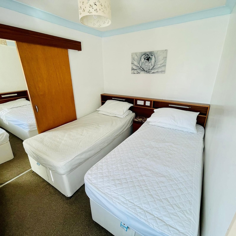 Lyndene Holiday Apartments