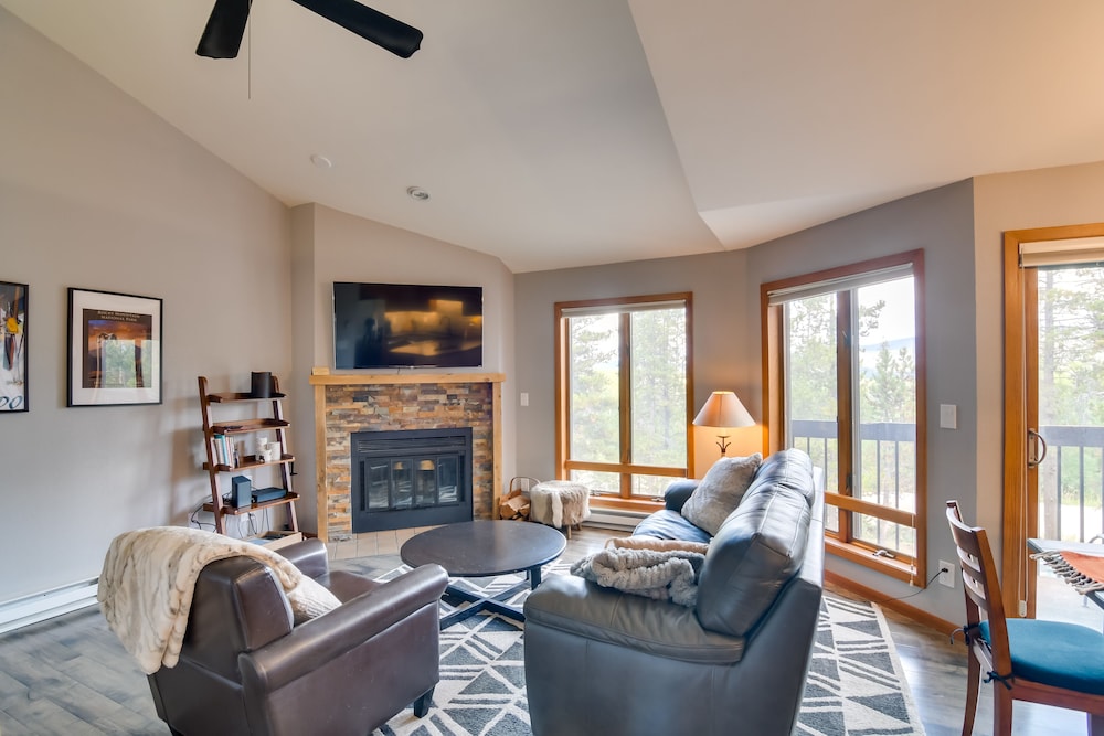 6 Mi to Winter Park: Mtn-view Condo w/ Balcony!