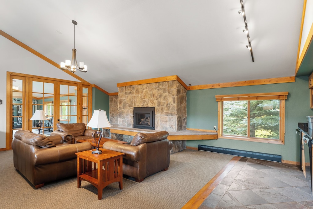 Mountain Side Condominiums 152, Building H