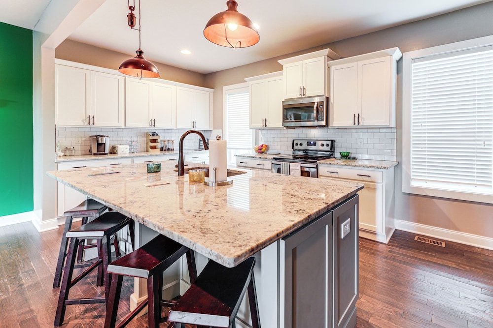 Pet-friendly Abode w/ Balcony in East Nashville!