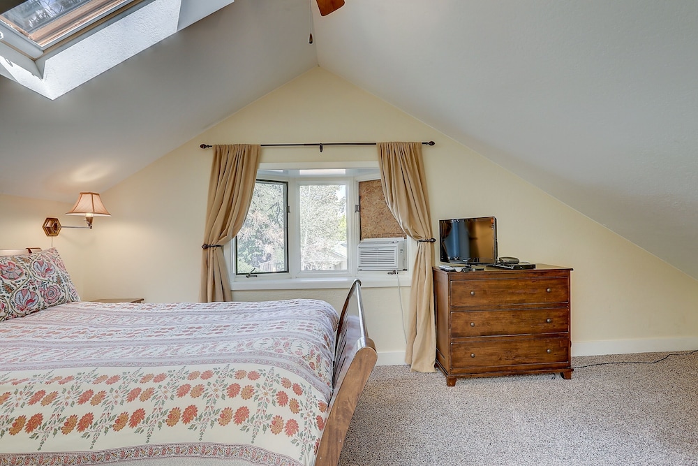 Pet-friendly Albany Cottage With BBQ on the Deck by Redawning view 3