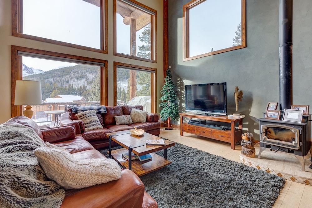 400 Whispering Pines Circle Private Home with Hot Tub