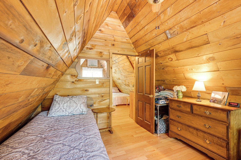 Walk to Beach & Playground: Charming Madison Cabin