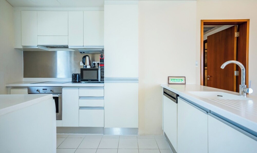 Lux 1BR Apt in Dubai Mall Residences