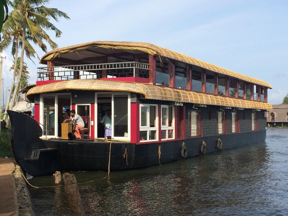 Cosy Houseboats