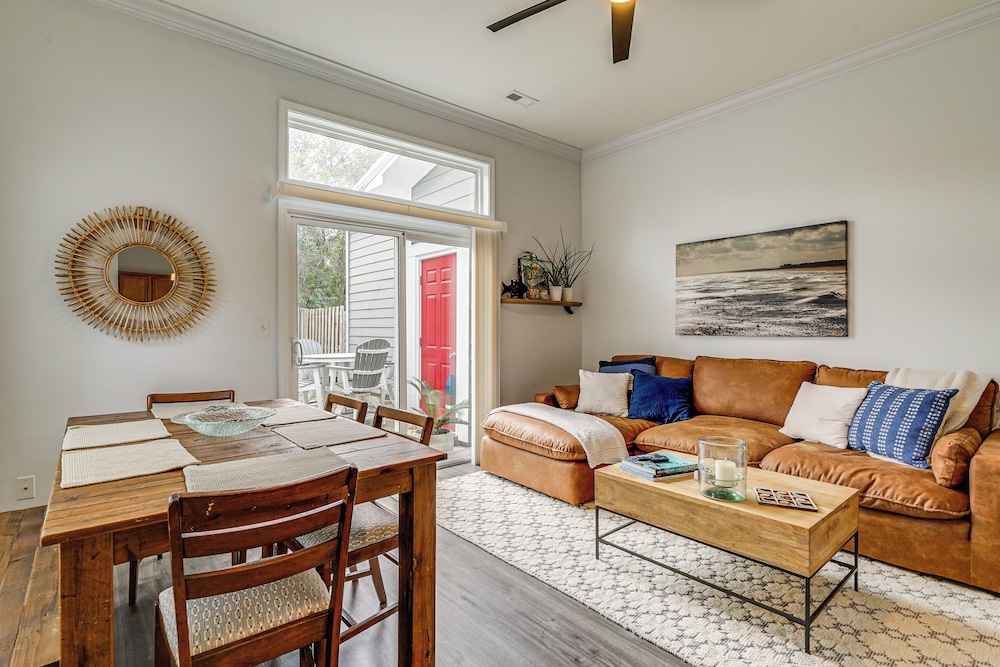4 Mi to Ocean: Modern Townhome in Wilmington!