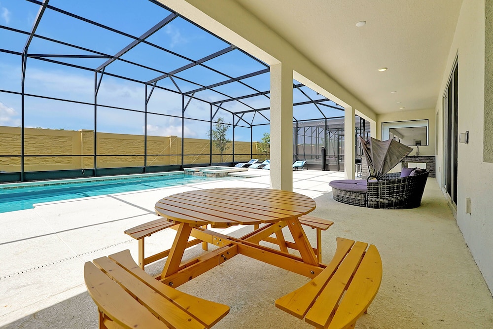 Luxury and Sophisticated 15 BR Ensuite