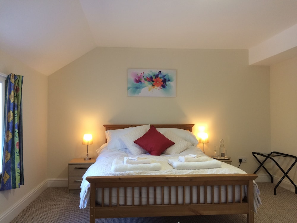 The Village Inn and Kirtle House B&B