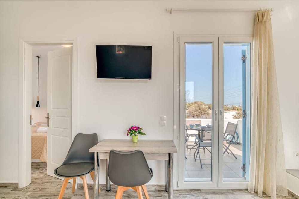 Seaside Splendor - Apollo s Poolside Retreat