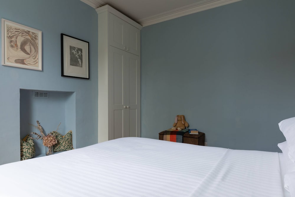 Englefield Road by Onefinestay