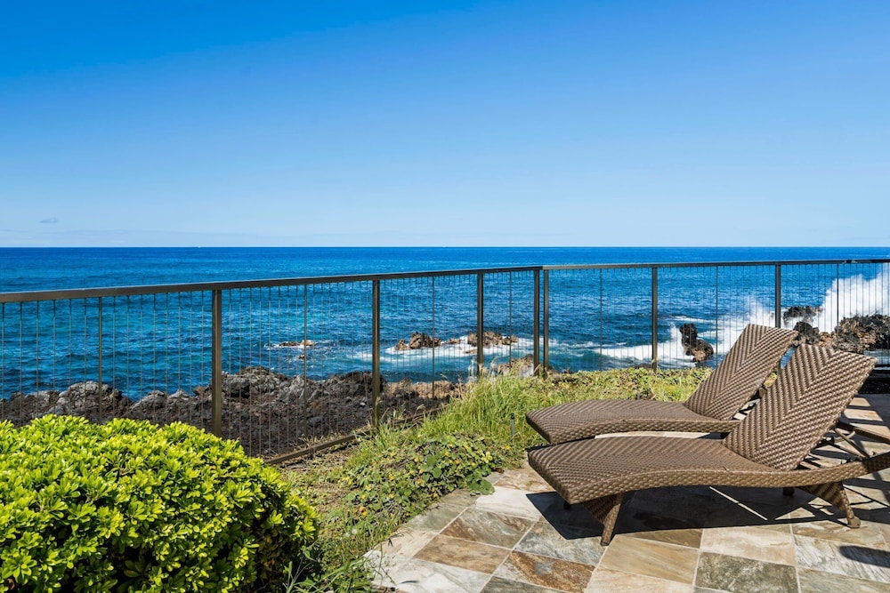 Oceanfront Kanaloa Condo - Pools, Hot Tubs & Sunset Views- Vrkcv