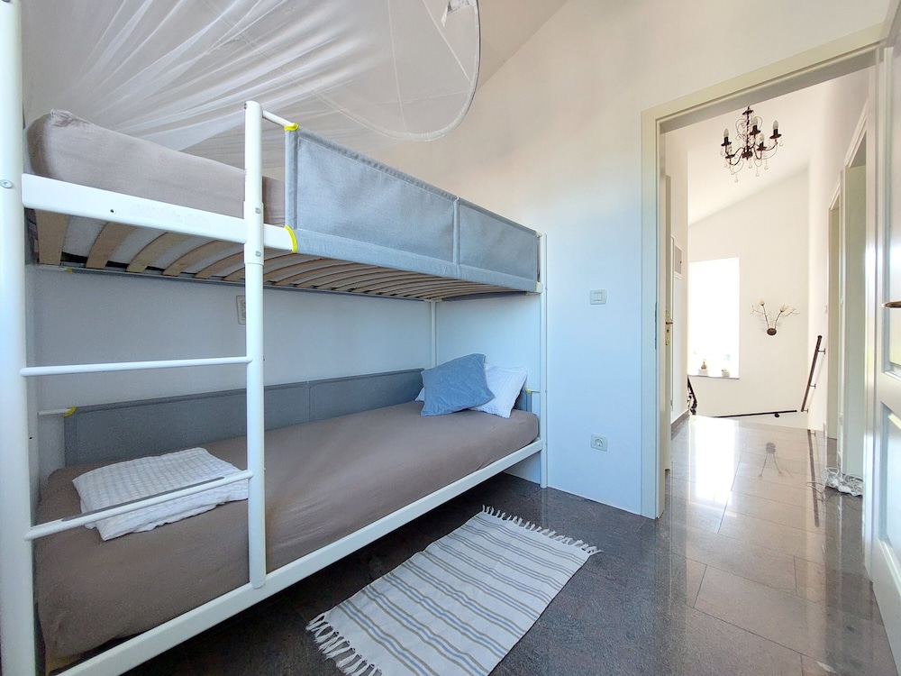 Holiday House with Pool Villa Seabird