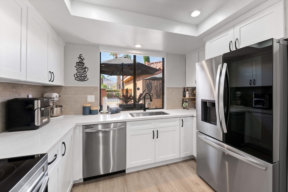 Designer Seville Condo w Golf Mountain Views
