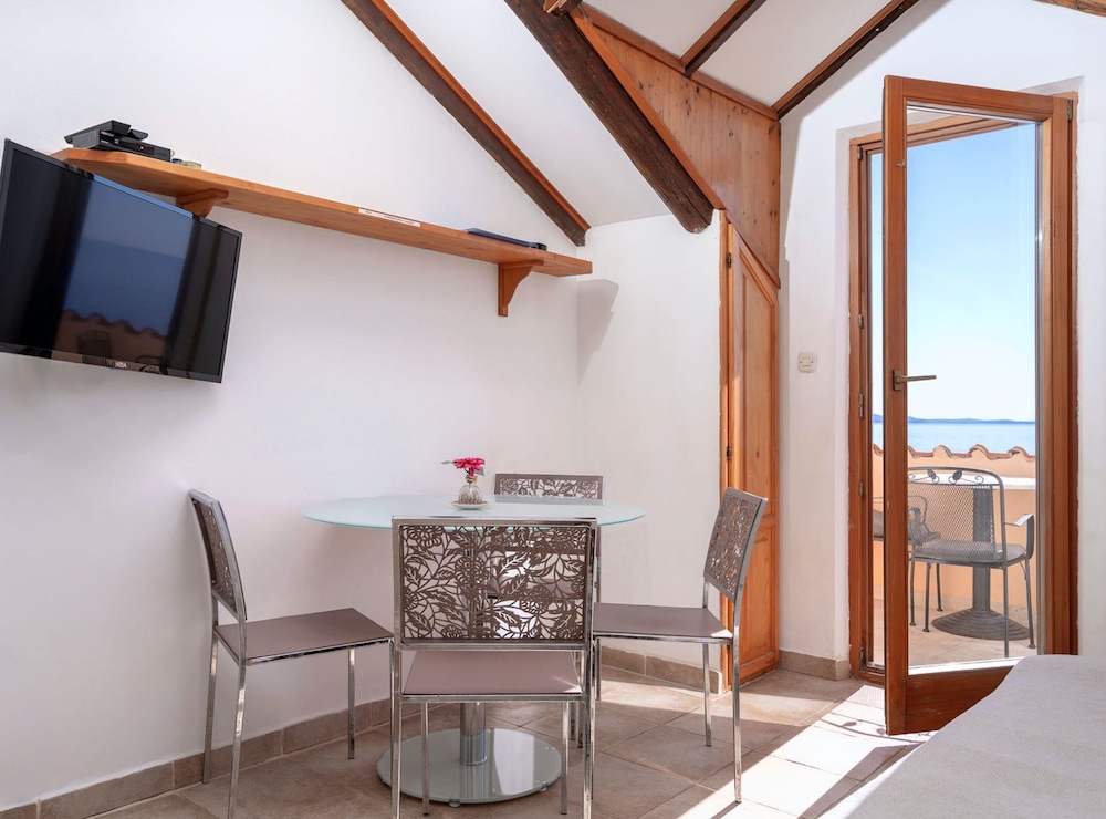 Apartments Spila Beach