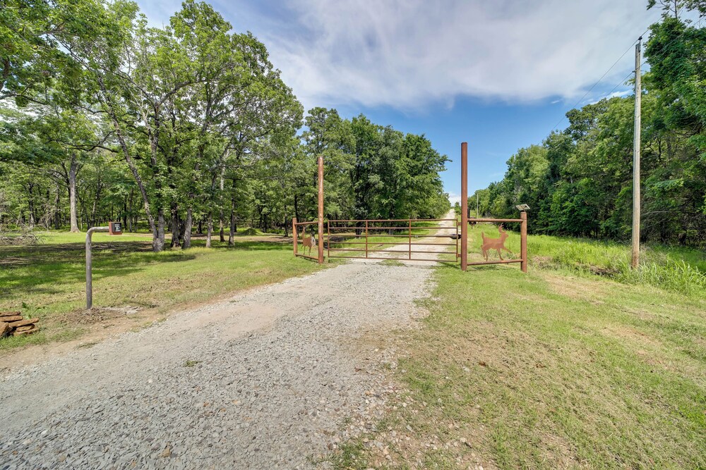 Hike, Fish & Explore: Cabin Near Eufala Lake!