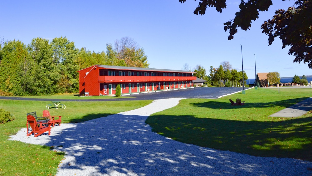 Cedar Hill Lodge