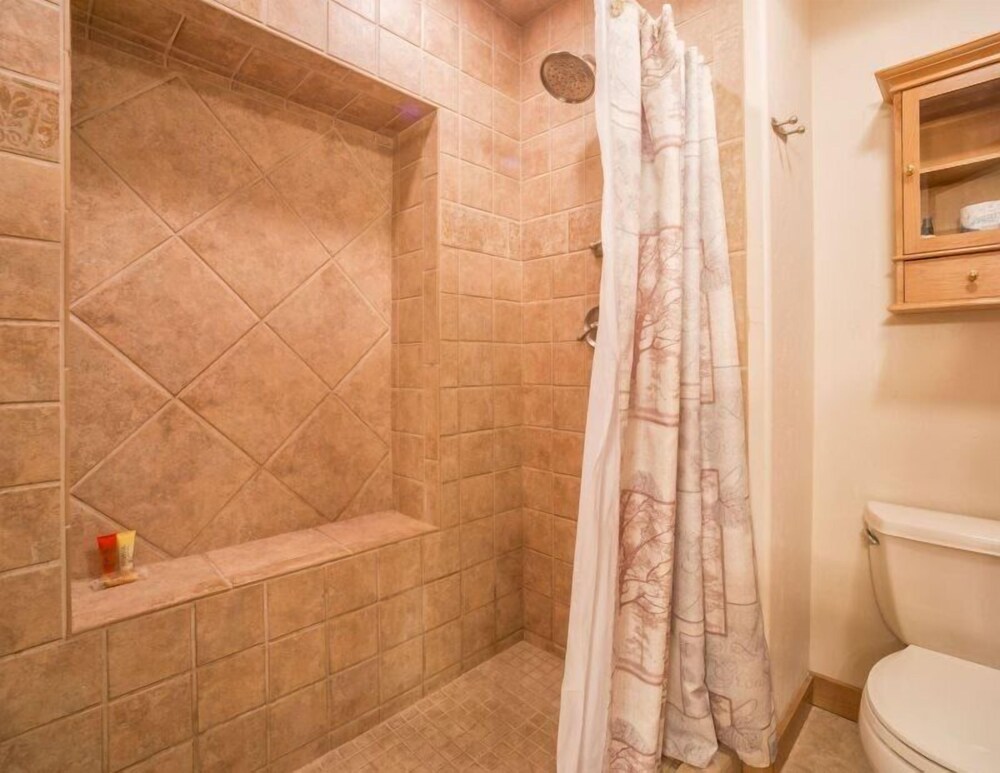 Aspen View Lodge 4 Bedroom Apartment by Key to the Rockies