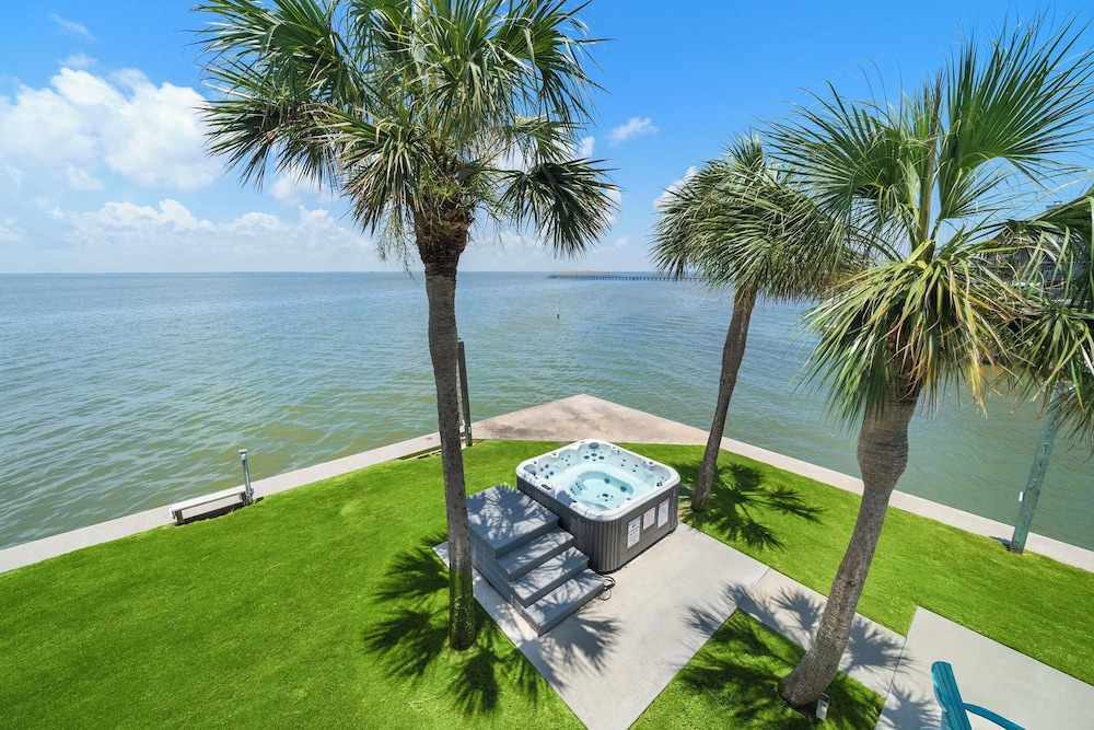 Blue Marlin Bayfront Retreat by Ryson Vacation Rentals