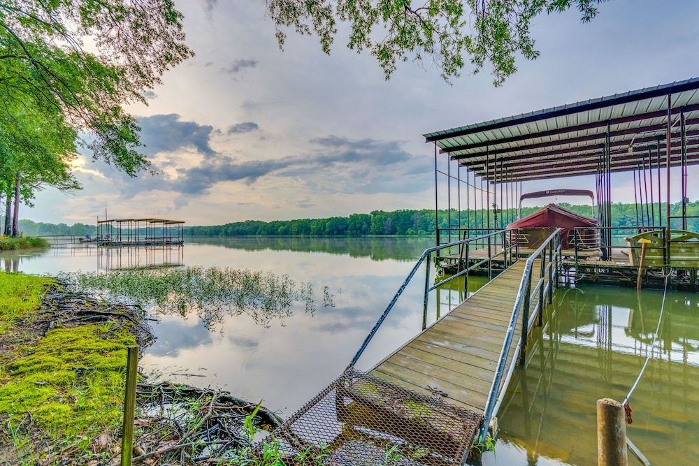 Russellville Vacations - Lakefront Arkansas Abode - Deck, Grill  Fire Pit - Property Image 1