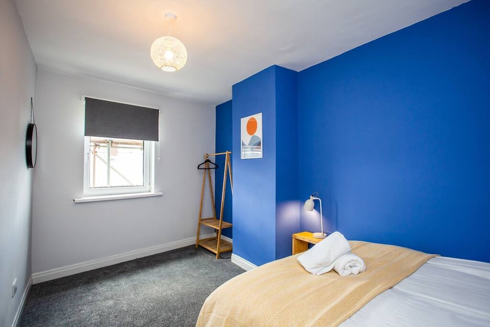 Large 3 Bed Apartment-sea Road