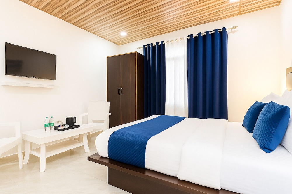 Hotel Shiva Lake - Near Mussoorie Lake