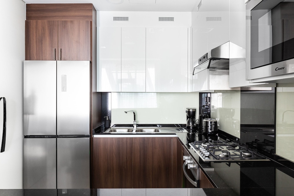 GLOBALSTAY. J One Tower Apartments