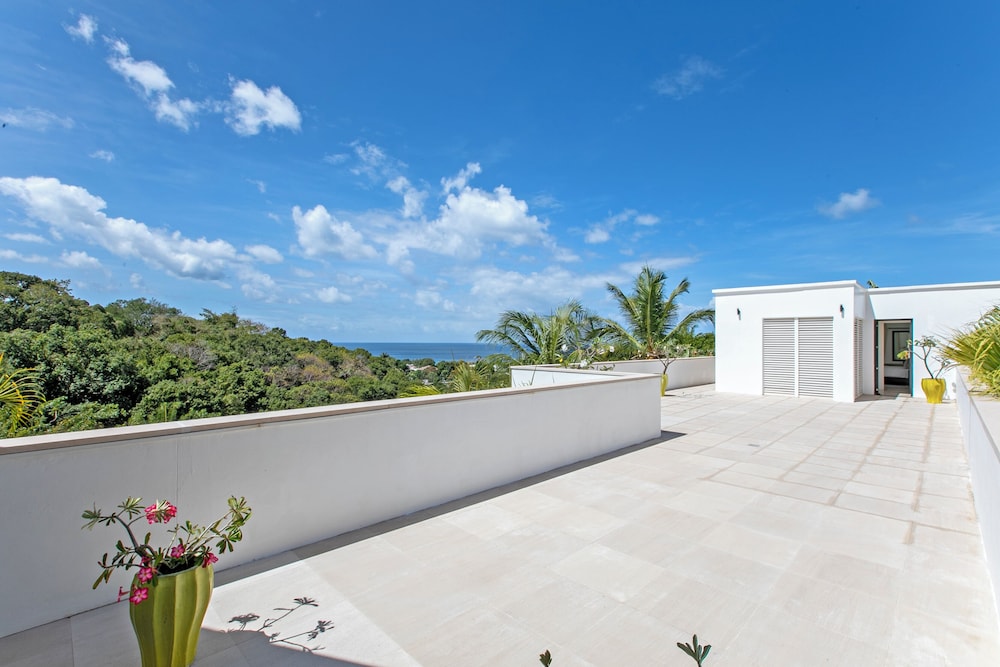 Atelier House