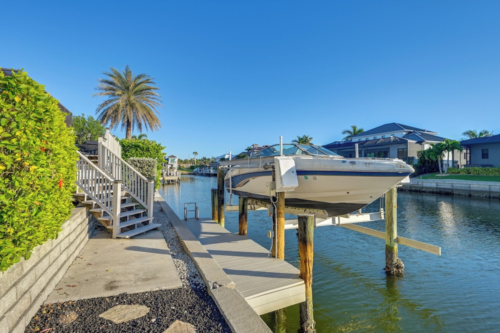 Walk to the Beach! Canal-front Marco Island Home