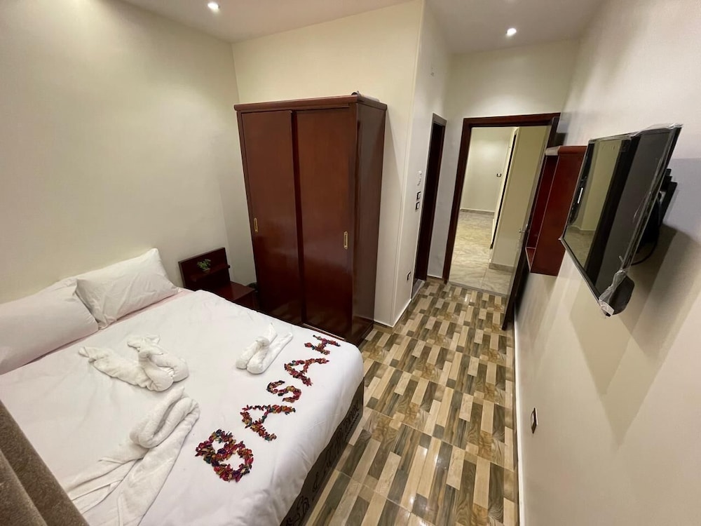 Basha Pyramids INN
