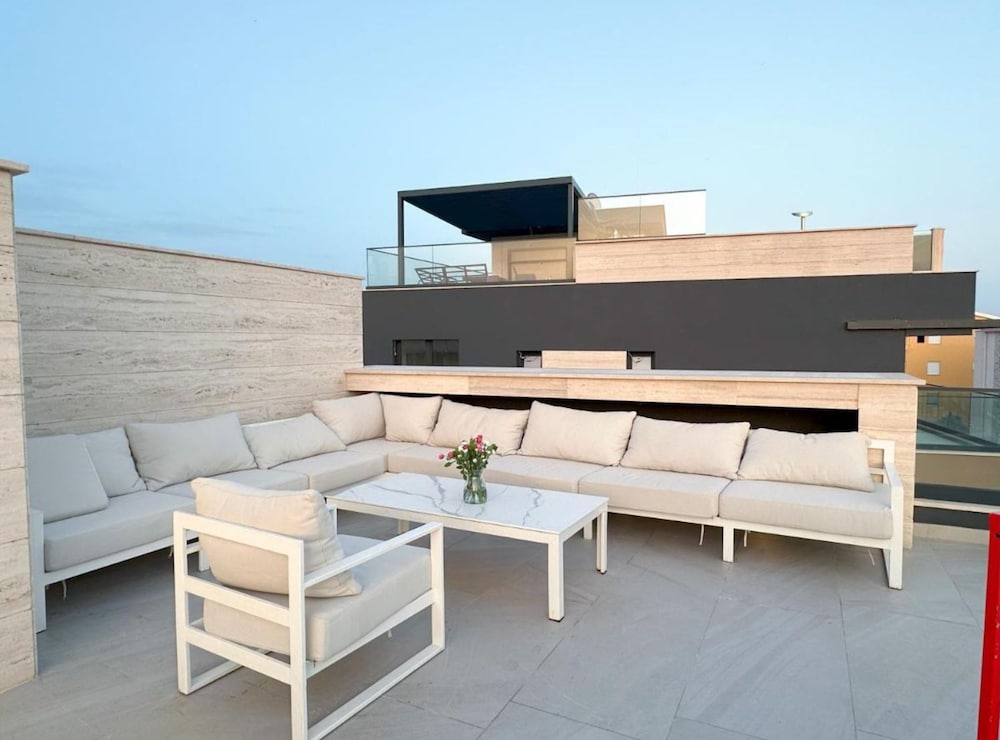 Leonarda Waterfront Residences