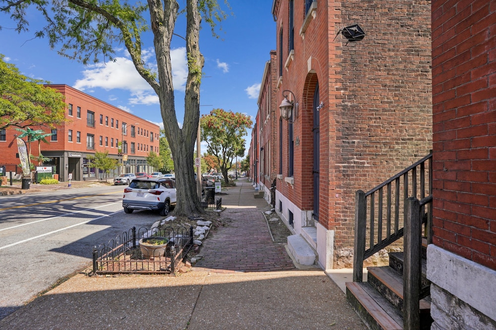 Charming Soulard Retreat With Historic Character 1 Bedroom Apts