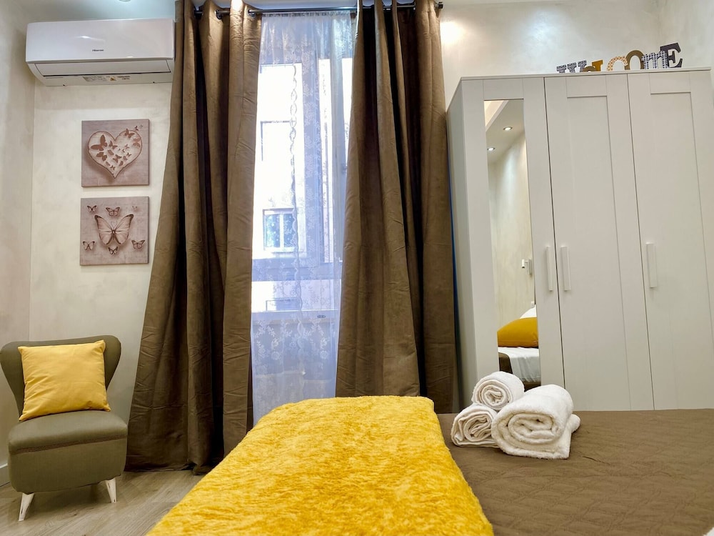 Apartment Near the Colosseum With Metro Line A a 2-minute Walk Away