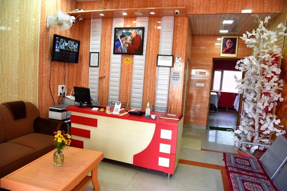 goSTOPS Mcleodganj, Mall Road