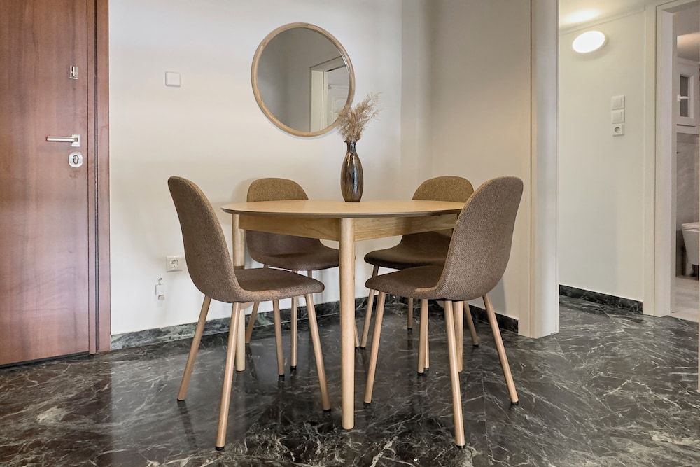 Phaedrus Living Koukaki Verdant Marble