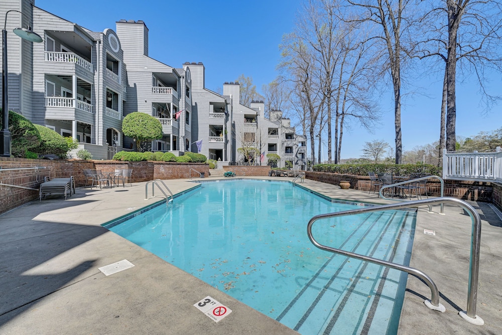Waterfront Lake Norman Retreat w/ Pool Access!