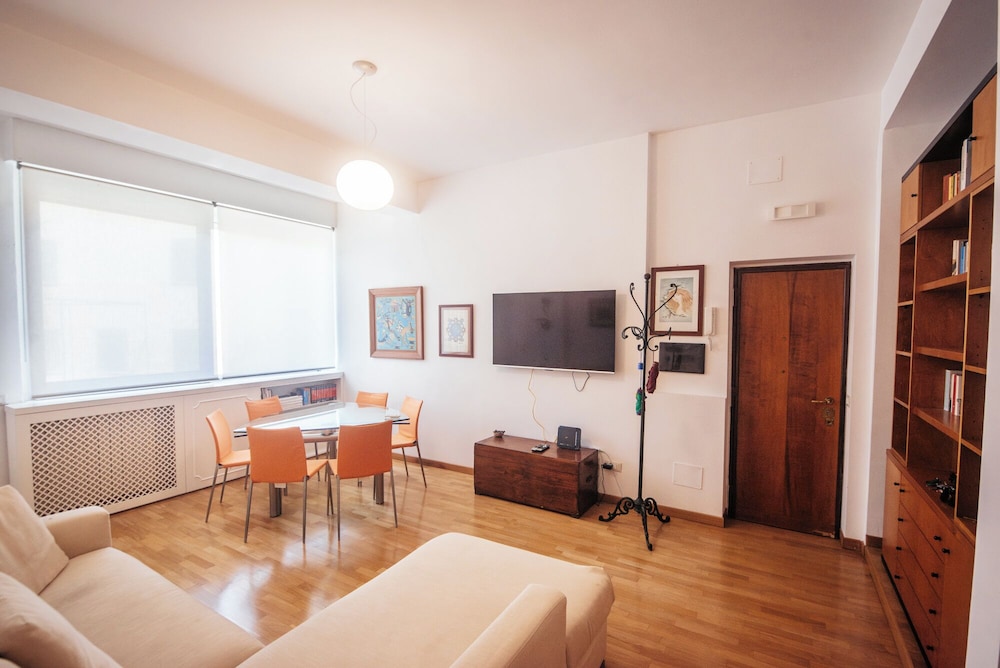 Green Hill Apartment