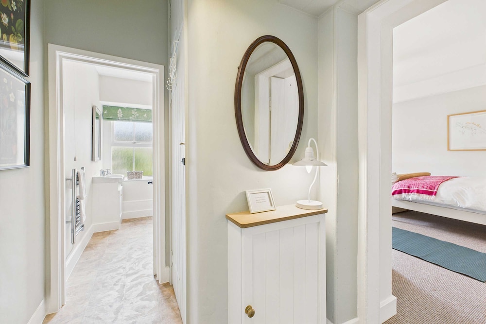 Host Stay Bell Cottage