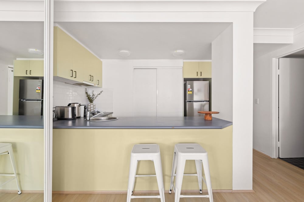 Ideal Studio Inner-city Pad With Private Balcony
