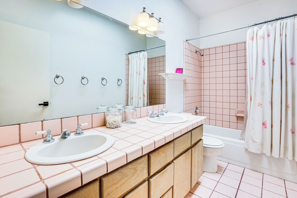 Dog Friendly! Modernist Oasis in North Scottsdale