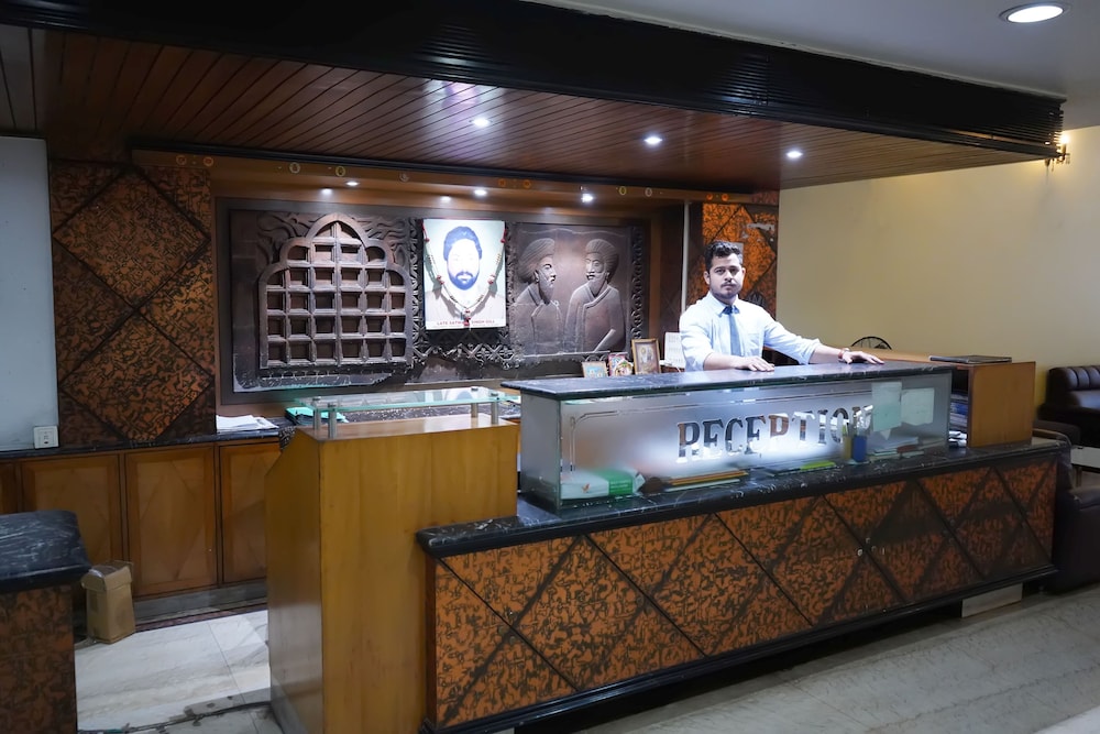Lobby & Reception