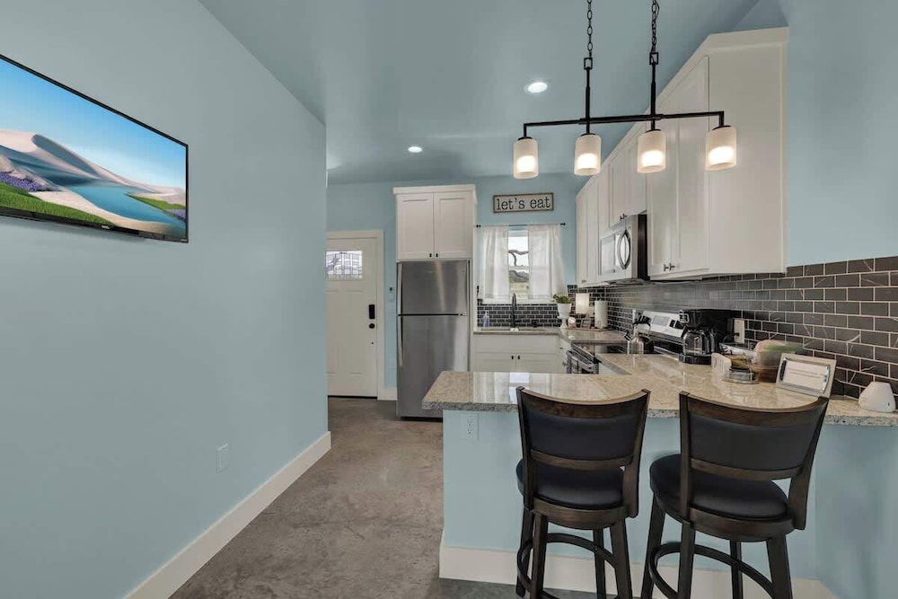 Modern Casita With Hot Tub Six Minutes From Main Street