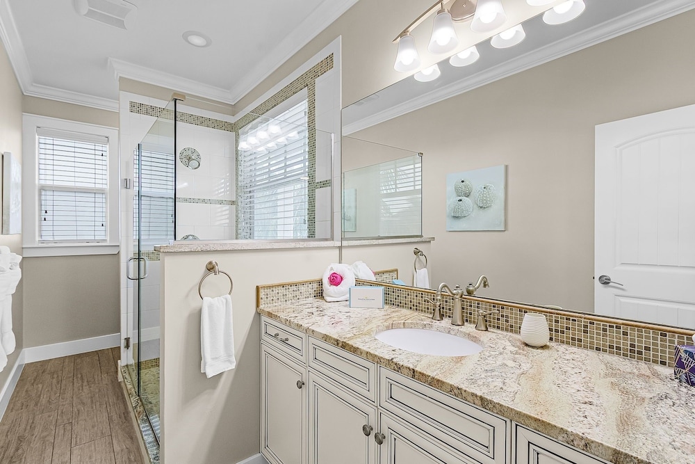 571 Seabatical: Canal Front With Pool! 5 Bedroom Home
