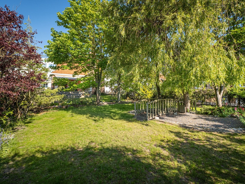Villa in Koksijde With Sunny Garden