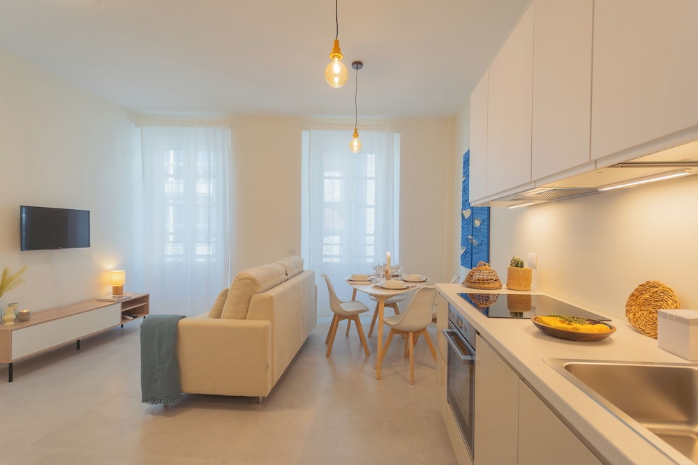 Enchanted Como Lake - City Apartment 2 by Rent all Como