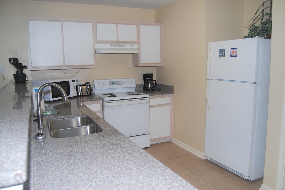 Fairways At Riveroaks 23d 3 Bedroom Condo by RedAwning