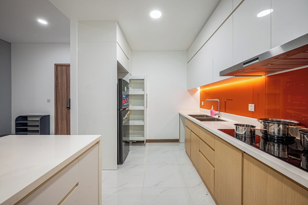 SUNWAH PEARL Premier Residence