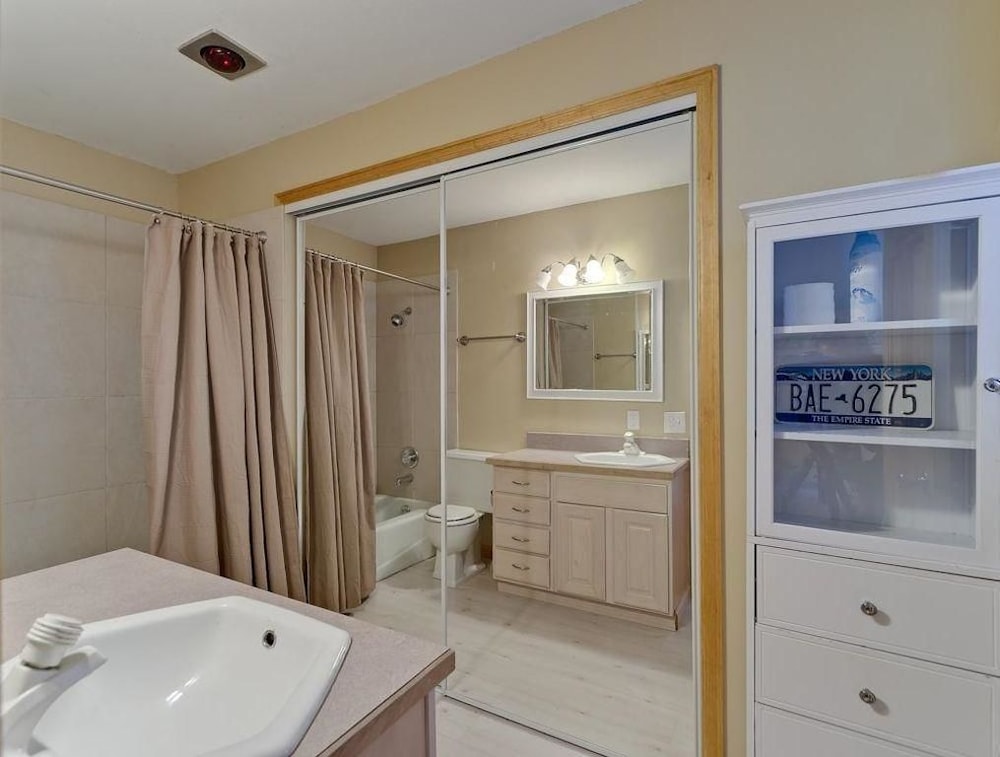 Longbranch 201 Condo with Pool & Hot Tub