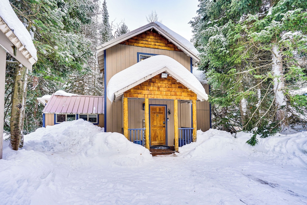 Solitude Mountain Cabin: Creek-side View & Hot Tub view 5